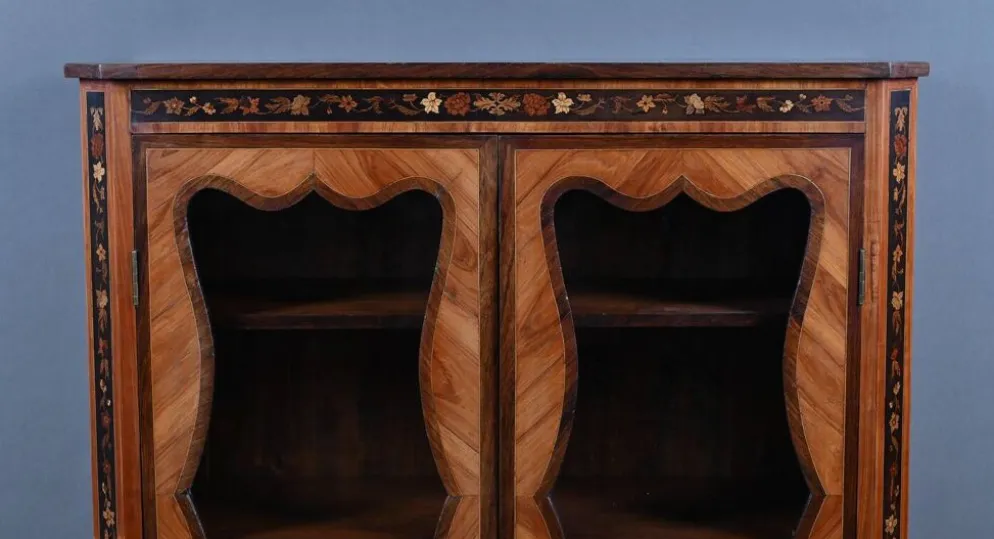 Vitrine en Marqueterie de Bois précieux, style Transition Louis XV Louis XV