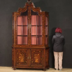 Vitrine en marqueterie néerlandaise du 20e siècle