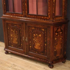 Vitrine en marqueterie néerlandaise du 20e siècle