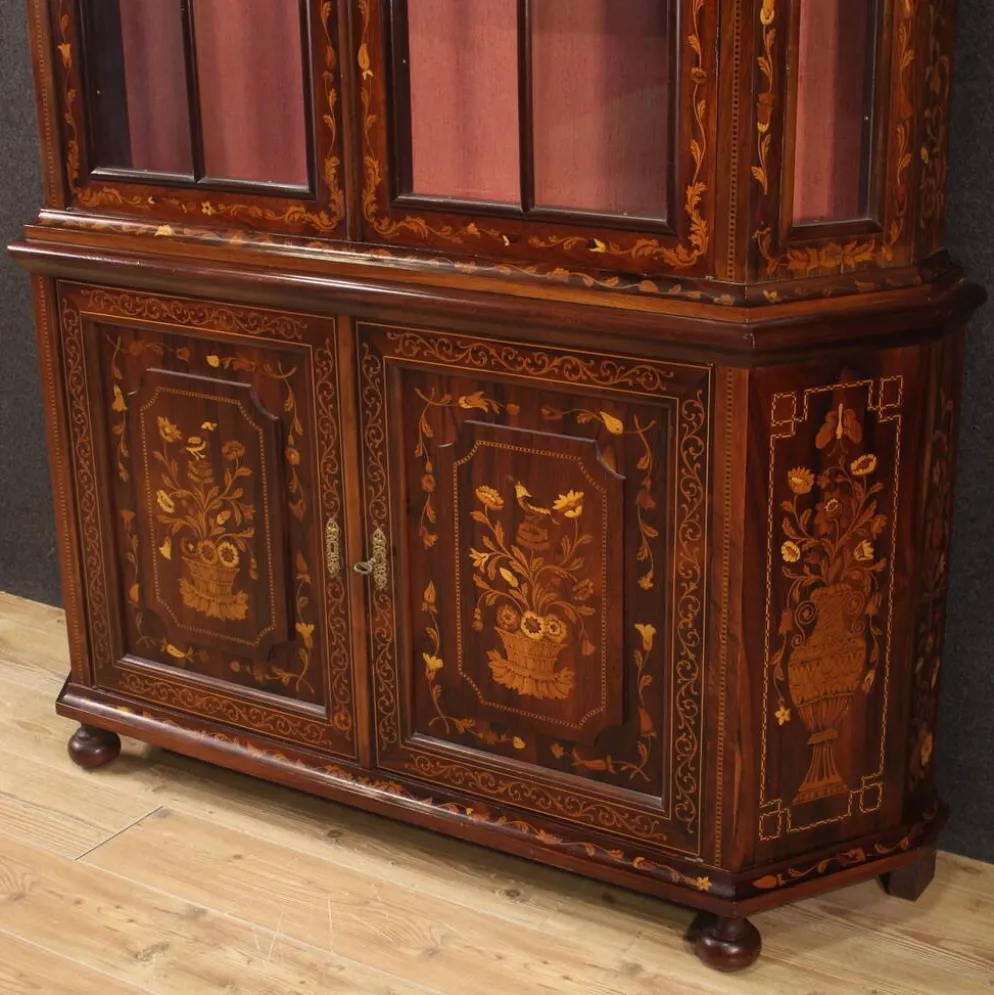 Vitrine en marqueterie néerlandaise du 20e siècle