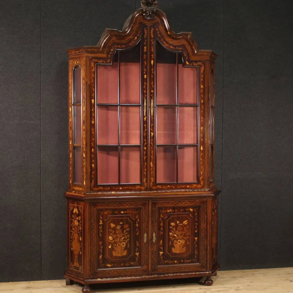 Vitrine en marqueterie néerlandaise du 20e siècle