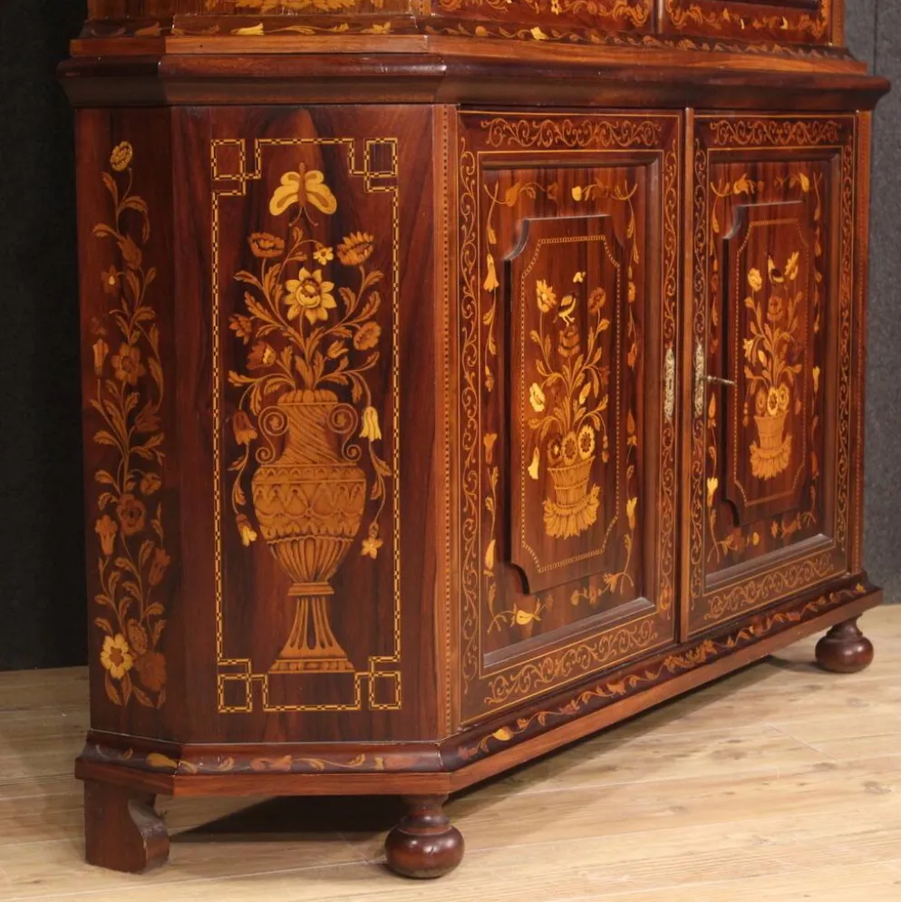 Vitrine en marqueterie néerlandaise du 20e siècle