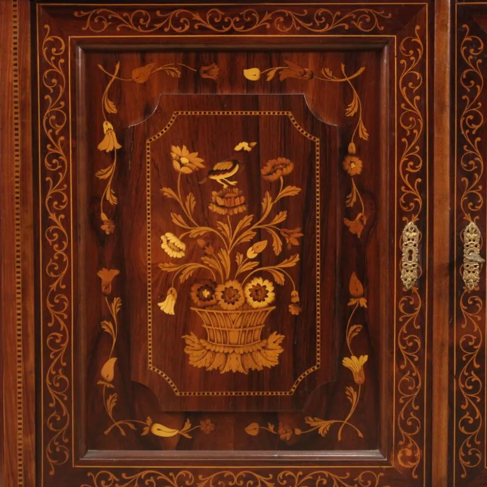Vitrine en marqueterie néerlandaise du 20e siècle