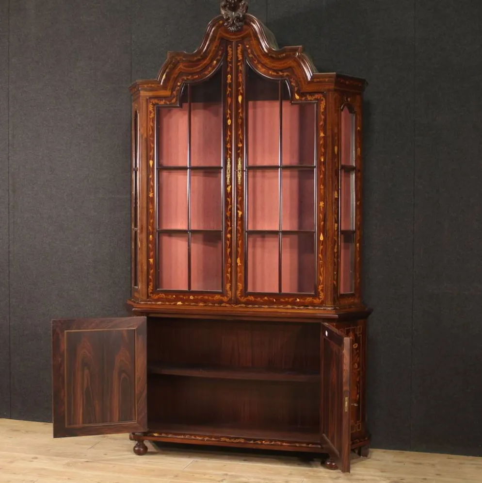 Vitrine en marqueterie néerlandaise du 20e siècle
