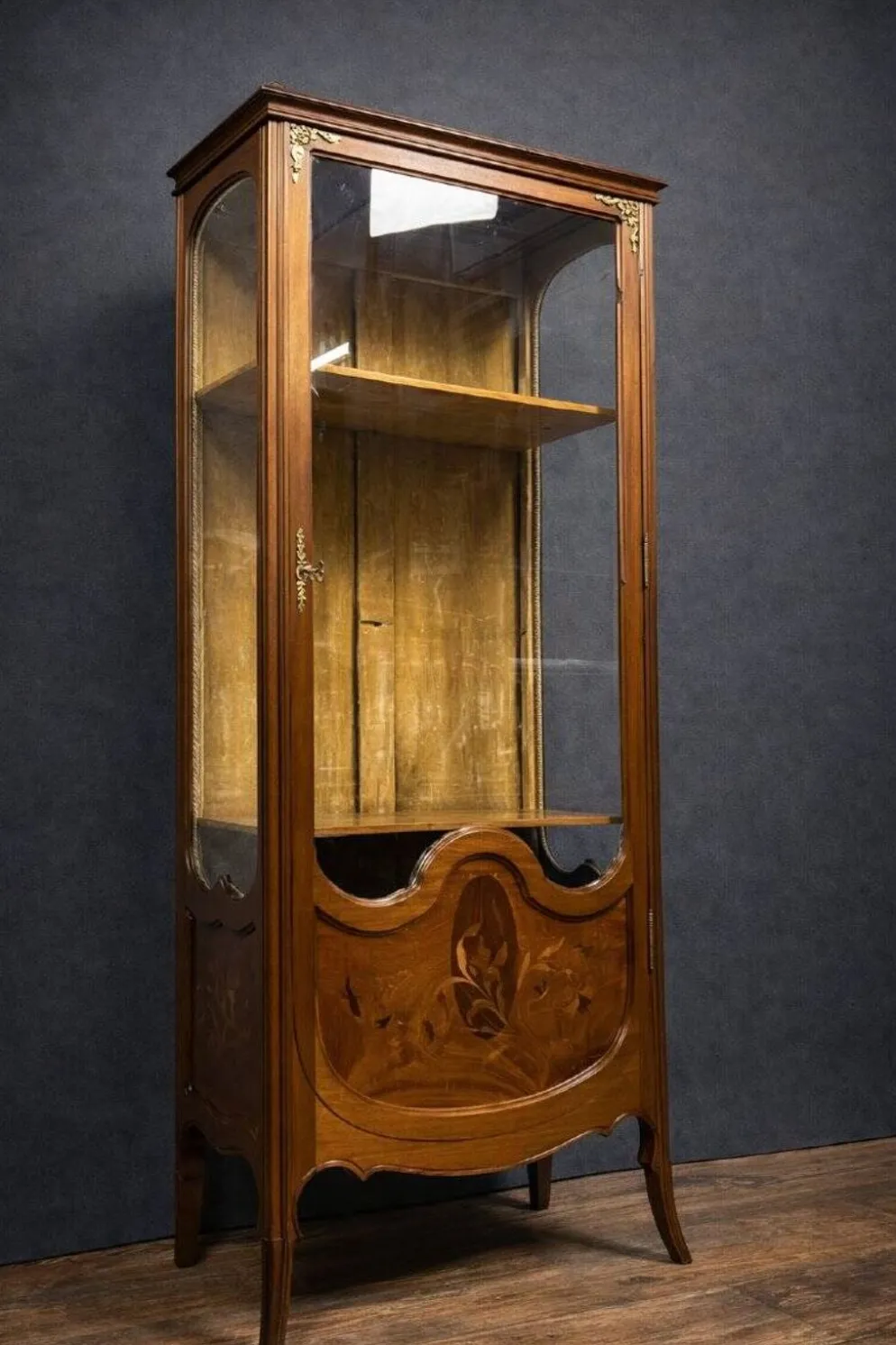 Vitrine en marqueterie – époque Art Nouveau / Bois précieux - Majorelle - G