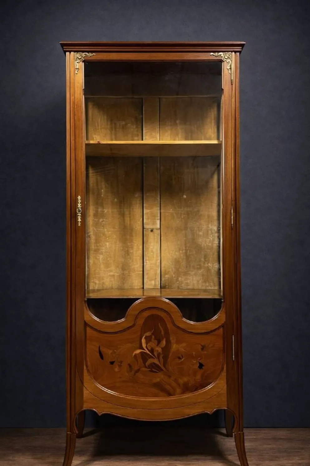 Vitrine en marqueterie – époque Art Nouveau / Bois précieux - Majorelle - G