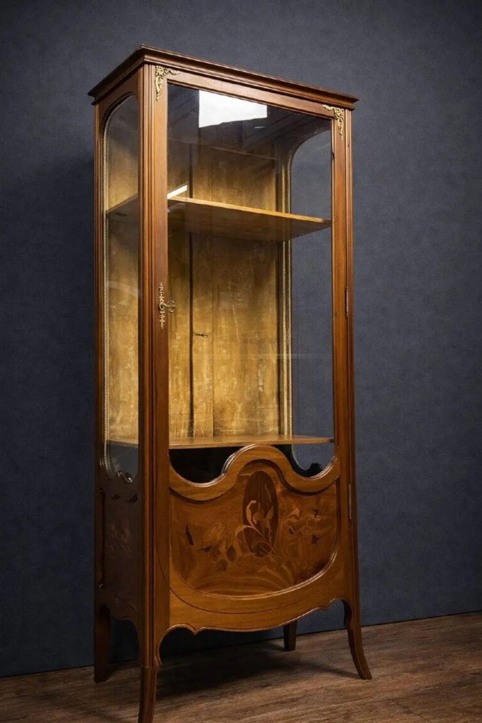 Vitrine en marqueterie – époque Art Nouveau / Bois précieux - Majorelle - G