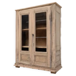 Vitrine en noyer à deux portes, 1880