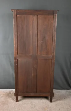 Vitrine en Noyer, style Louis XVI – Début XXe