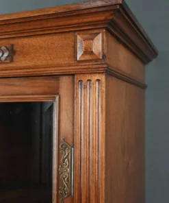 Vitrine en Noyer, style Louis XVI – Début XXe