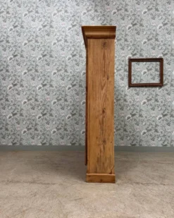 Vitrine en pin (rénovée)