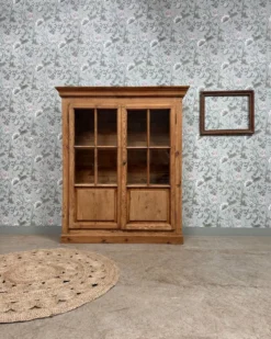 Vitrine en pin (rénovée)