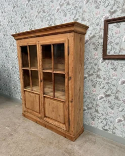 Vitrine en pin (rénovée)