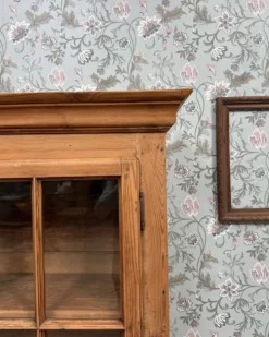 Vitrine en pin (rénovée)