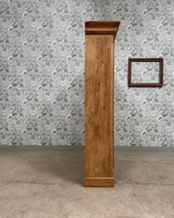 Vitrine en pin (rénovée)