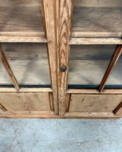 Vitrine en pin (rénovée)