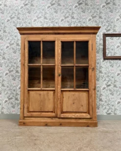 Vitrine en pin (rénovée)