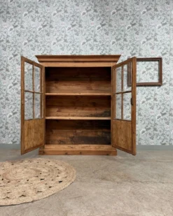 Vitrine en pin (rénovée)