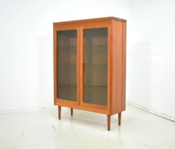 Vitrine en teck massif danois des années 1960, vintage scandinave