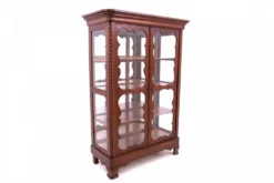 Vitrine, Europe occidentale, vers 1900.