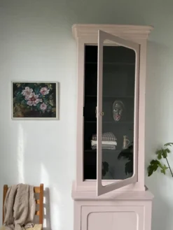 Vitrine haute rose poudrée