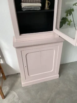 Vitrine haute rose poudrée