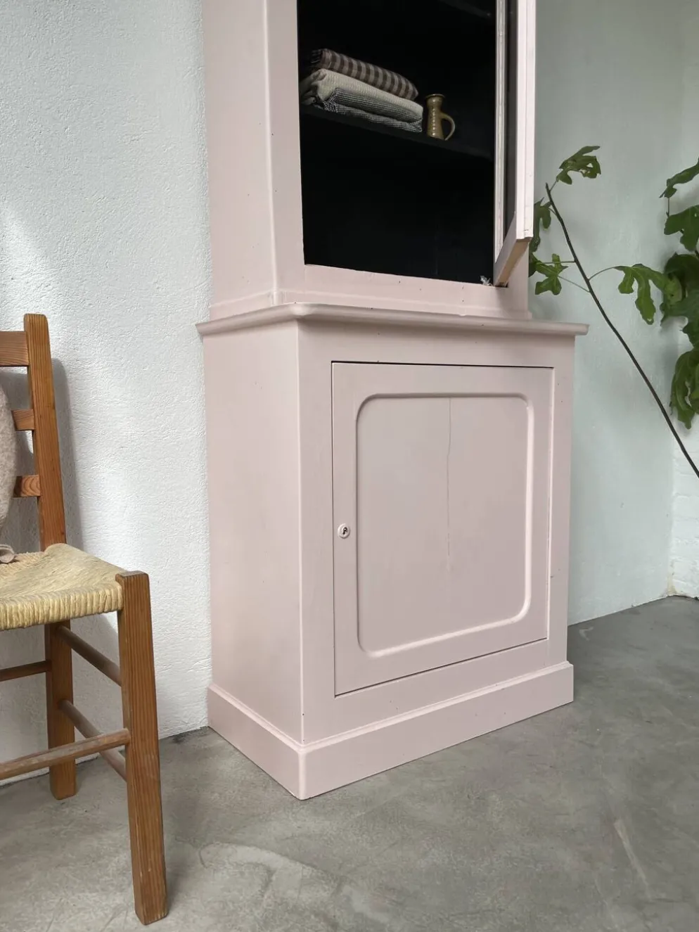 Vitrine haute rose poudrée