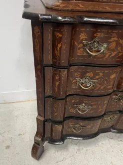 Vitrine Hollandaise en deux corps en bois marqueté