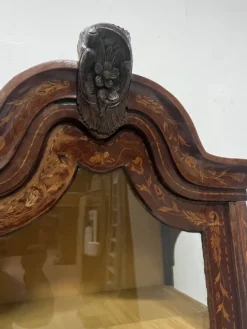 Vitrine Hollandaise en deux corps en bois marqueté