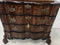 Vitrine Hollandaise en deux corps en bois marqueté