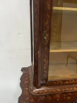 Vitrine Hollandaise en deux corps en bois marqueté