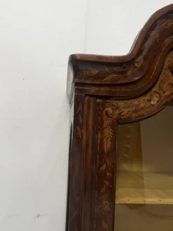 Vitrine Hollandaise en deux corps en bois marqueté