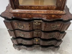 Vitrine Hollandaise en deux corps en bois marqueté