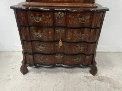 Vitrine Hollandaise en deux corps en bois marqueté