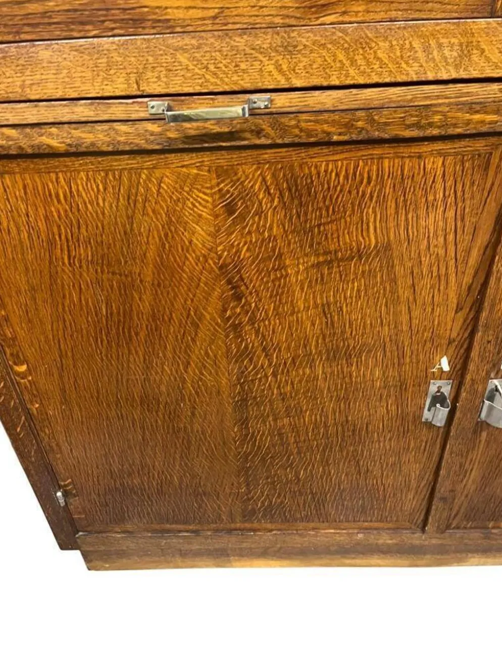 Vitrine industrielle XL vintage haute / armoire de laboratoire / armoire