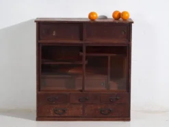 Vitrine japonaise ancienne à portes coulissantes en verre – Période Taishō–Showa (circa 1920–1950)