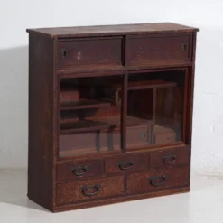 Vitrine japonaise ancienne à portes coulissantes en verre – Période Taishō–Showa (circa 1920–1950)