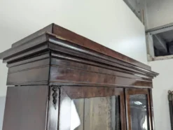 Vitrine Louis-Philippe en acajou à deux portes vitrées