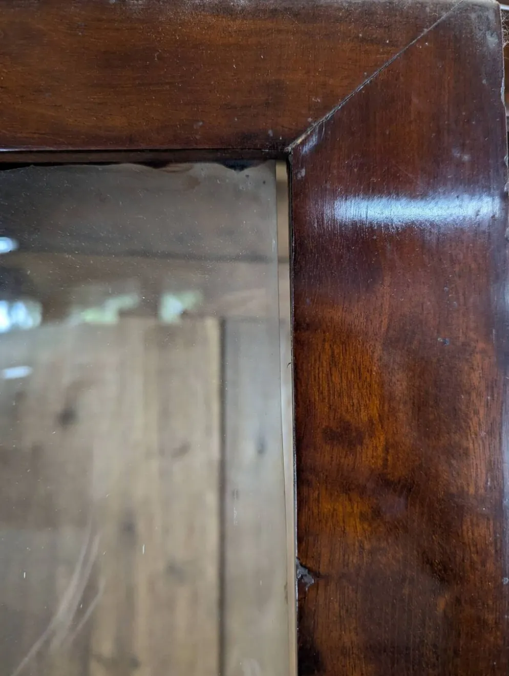 Vitrine Louis-Philippe en acajou à deux portes vitrées