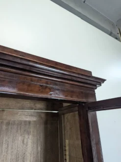 Vitrine Louis-Philippe en acajou à deux portes vitrées