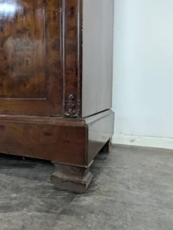 Vitrine Louis-Philippe en acajou à deux portes vitrées