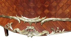 Vitrine Louis XV en bois de rose et bronze doré, Paris vers 1880, attr. J.E