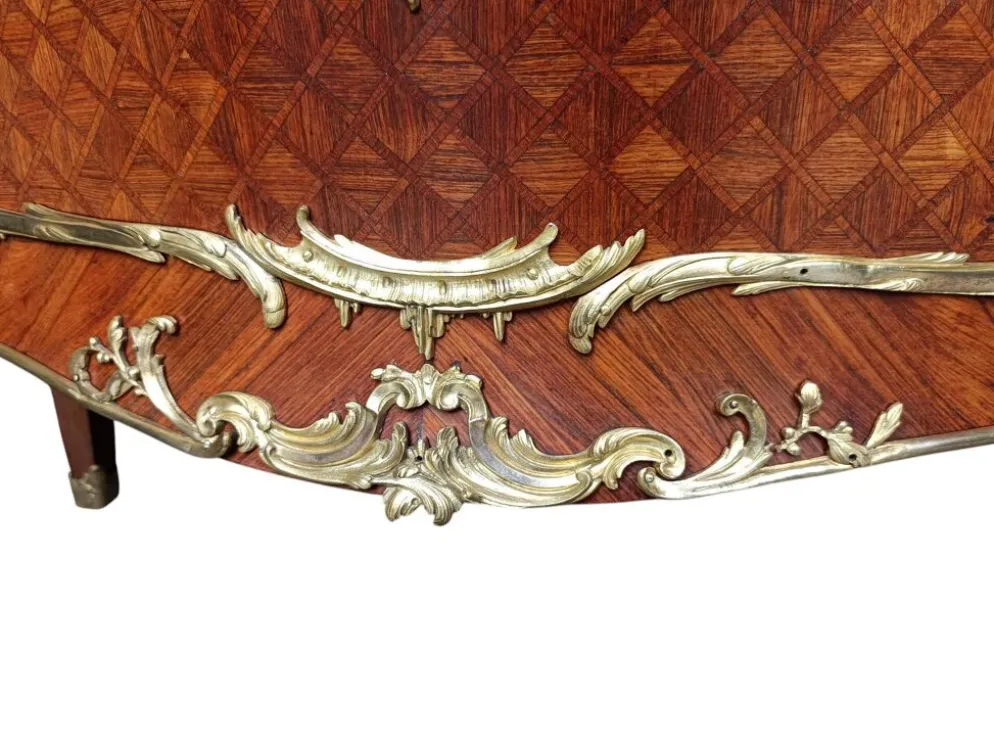 Vitrine Louis XV en bois de rose et bronze doré, Paris vers 1880, attr. J.E