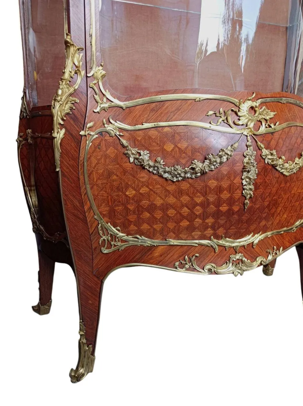 Vitrine Louis XV en bois de rose et bronze doré, Paris vers 1880, attr. J.E