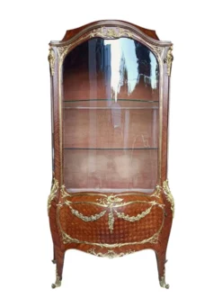 Vitrine Louis XV en bois de rose et bronze doré, Paris vers 1880, attr. J.E