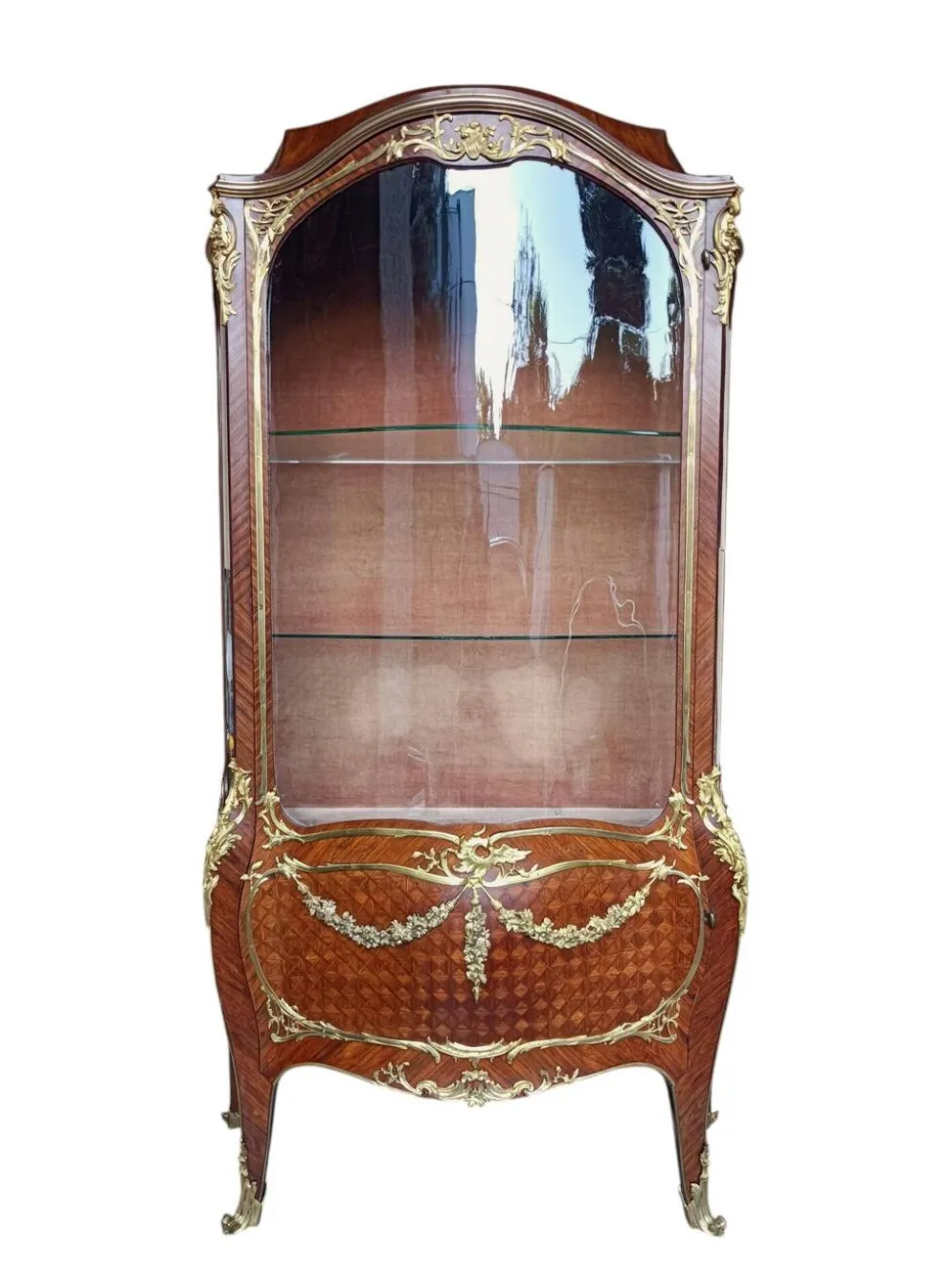 Vitrine Louis XV en bois de rose et bronze doré, Paris vers 1880, attr. J.E
