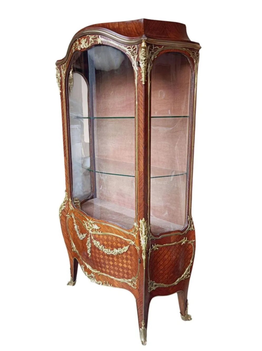 Vitrine Louis XV en bois de rose et bronze doré, Paris vers 1880, attr. J.E