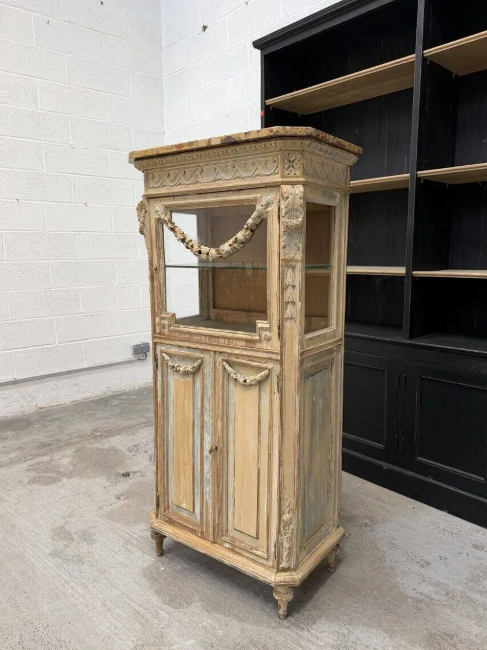 Vitrine Louis XVI début XXème
