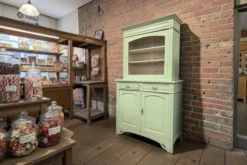 Vitrine/meuble de rangement vintage en bois vert menthe