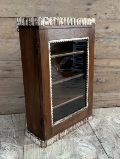 Vitrine murale art déco en teck birman avec patine d'origine